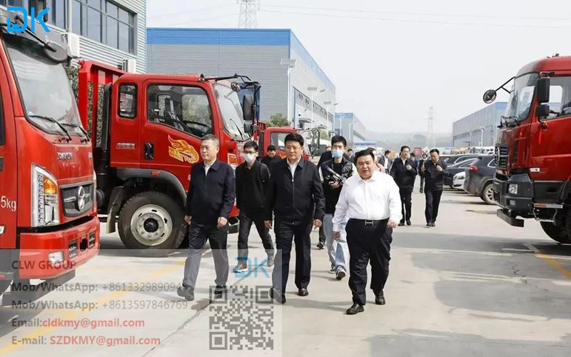 Zástupce ředitele Národní komise pro zdraví Wang Hesheng a jeho strana inspek...